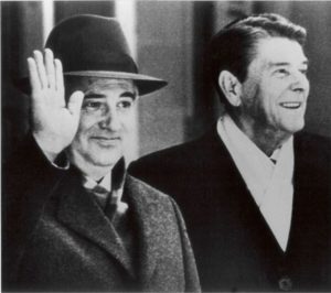 Summit meeting between U.S. President Ronald Reagan and Michael Gorbachov in Geneva. November 1985 - AA31957