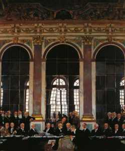 Trattato di pace di Versailles, trattato di pace con la Germania firmato nella Sala degli Specchi del Palazzo di Versailles. Al centro Thomas Woodrow Wilson, Georges Clemenceau e David Lloyd George, June 28, 1919. Quadro di William Orpen