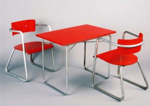 Seggiolini e tavolino per asilo, 1930-1940, produzione Columbus.