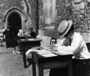 E263375_ignoto_Studying-at-Winchester-College