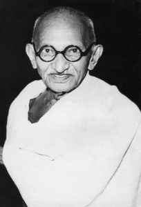 Mahatma Gandhi, politico e leader spirituale indiano 1940 circa