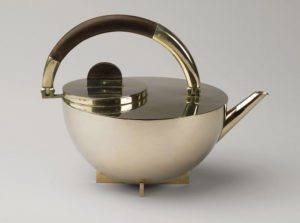 Marianne Brandt Teiera, 1924 .Manufactured by Bauhaus Metal Workshops. Museum of Modern Art (MoMA), New York, USA