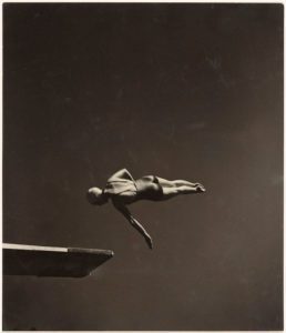 John Gutmann, La tuffatrice Marjorie Gestring, campionessa olimpica nel 1936. Museum of Modern Art (MoMA) - New York USA