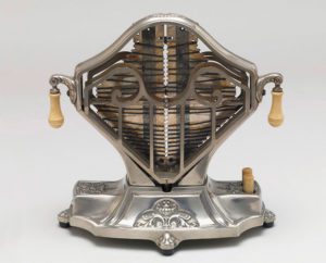 Toaster, 'Universal'. Landers Frary & Clark, 1920. Cooper-Hewitt - Smithsonian Design Museum, New York, USA