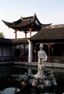 Statua di Mochou nel giardino acquatico di ninfee, lago Mochou, Nanchino (Nanjing), Jiangsu Cina.