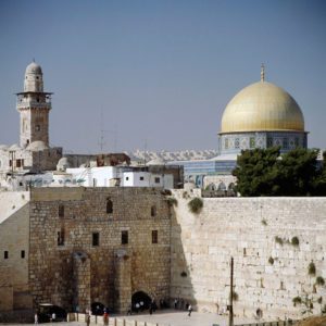 The Wailing Wall (Western Wall) and the Dome of the Rock, Jerusalem, Israel. - DE37053