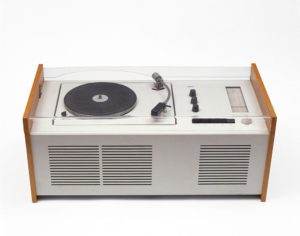 Hans Gugelot e Dieter Rams, Radiogrammofono stereo Braun modello SK55, 1956. Victoria & Albert Museum, Londra, Gran Bretagna