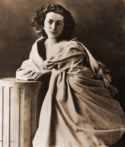 Nadar (Felix Tournachon), Henriette Rosine Bernard alias Sarah Bernhardt  - WH30885