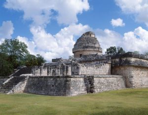 Arte Maya Veduta laterale del Caracol o osservatorio astronomico, 750-900 d.C. Caracol o Osservatorio Astronomico - Chichen Itza Messico