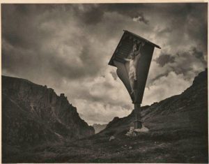 Adolf Fassbender, Attraverso le tempeste eterne, crocifisso con recinto di legno- CC00122