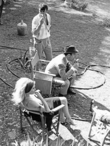 Brigitte Bardot e il regista Jean Luc Godard sul set del film 'Il Disprezzo'