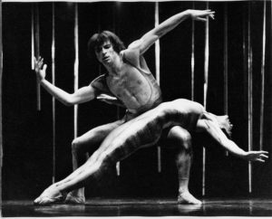 Black and white photo of Rudolf Nureyev and Monica Mason in a moment of the choreografy Field Figures by Gen Tetley. Victoria & Albert Museum, London, Great Britain