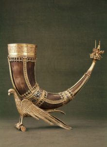 Buffalo drinking horn with eagle (Treasure of Salzburg. Southern Germany, early 15th century - 0049129