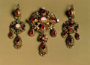 Earrings and bloch, gold rubin and opal from the Daimond Found of the Kremlin Armoury