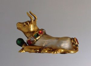 Goldsmith's art, Flanders, 16th century. Gold set with a baroque pearl, rubies, emeralds and diamonds jewel in shape of an ox - DA54308
