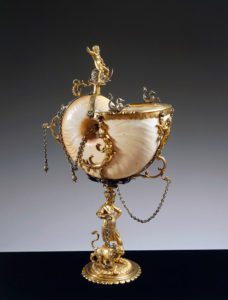 Silversmith's art, Germany, 17th century. Nautilus vase with gilded silver and gilded bronze mount, around 160 - DA54324