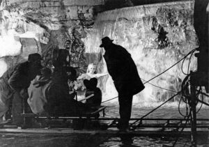 Federico Fellini and Anita Ekberg during the shooting of the film 'La dolce vita' - DZ03550