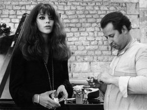 L'attrice Tina Aumont con il regista Tinto Brass sul set del film 'L'urlo'.