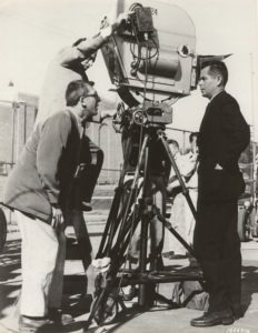 Glenn Ford e il regista Richard Brooks sul set del film 'Il seme della violenza'
