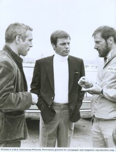 Paul Newman e Robert Wagner con il regista James Goldstone sul set di 'Indianapolis pista infernale', 1969