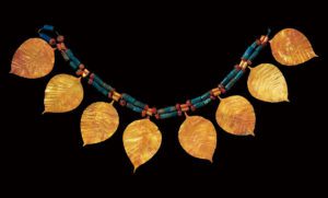 Headdress and necklace of gold, lapis lazuli and cornelian. From Grave 800, the Royal Cemetery of Ur, southern Iraq Early Dynastic III, about 2600 BC