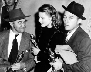 1944 - 17° Annual Academy Awards (1944). Barry Fitzgerald, miglior attore non protagonista per 'Going My Way'. Ingrid Bergman, miglior attrice per "Gaslight". Bing Crosby, miglior attore per "Le campane di St. Mary'S". Anno: 1944. Stelle: Ingrid Ber