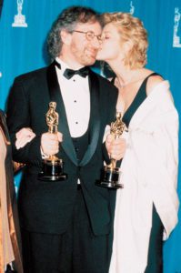 66° Premio Oscar annuale (1993). Steven Spielberg vincitore del premio per la migliore regia e il premio per il miglior film per "Schindler's List"