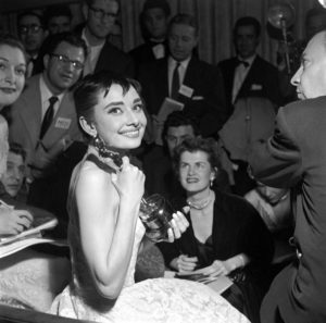 26esima edizione degli Academy Awards (1953). Audrey Hepburn, miglior attrice per "Vacanze romane".