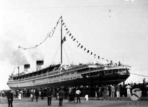 Il Rex ormeggiato alla banchina del Porto di Napoli, 01.09.1933