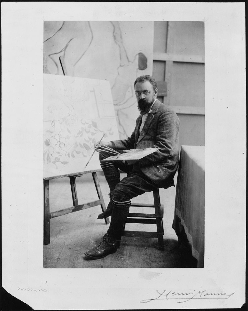 Picture with Henri Matisse in front of 'La Danse' (in the background) and with the still life 'A la Danse' in his studio in Issy, 1909 or 1912 - A144417