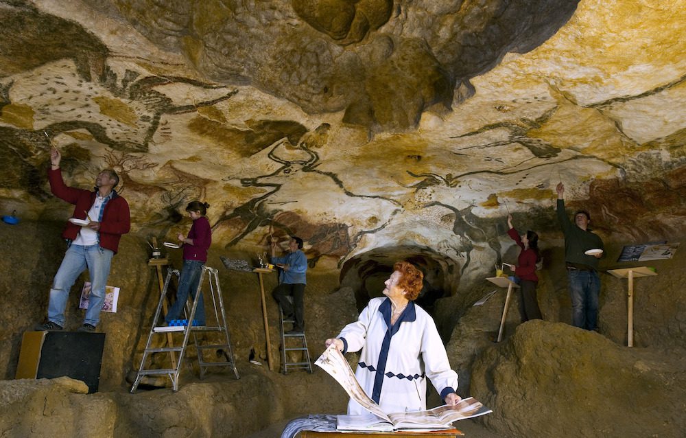 SP11076 - Restauro delle pitture rupestri della grotta di Lascaux, replica. 