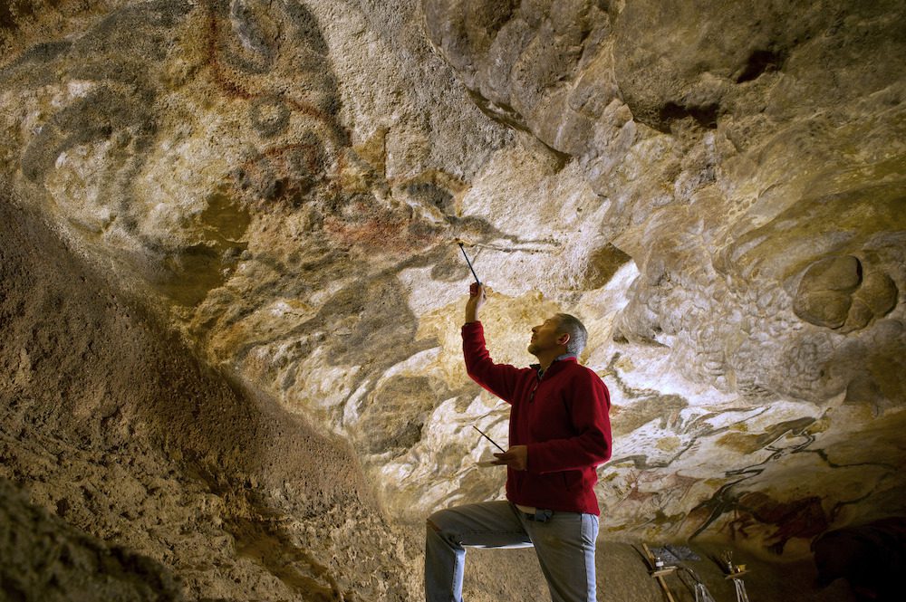 SP11080 - Restauro delle pitture rupestri della grotta di Lascaux, replica.  