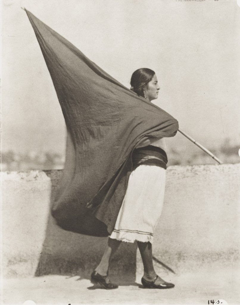 0150404  - Tina Modotti, Donna con la bandiera, 1928. Museum of Modern Art (MoMA), New York, USA 