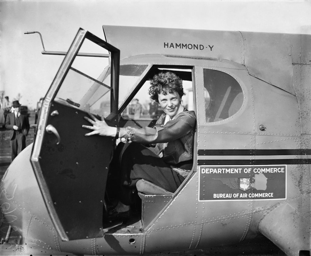 SP23342 - Amelia Earhart nel prototipo Hammond Model Y , 1936 