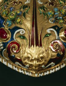 Goldsmith's art, France, 16th century. Heliotrope bowl with enamelled gold lid set with rubies. Height 10.9 cm. Detail of the lid decoration. San Lorenzo (Treasury), Florence, Italy - DA54401