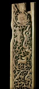 Panneau de bois sculpte du 13eme siecle. Oriental Art. Musee du Louvre, Paris, France - JS17957