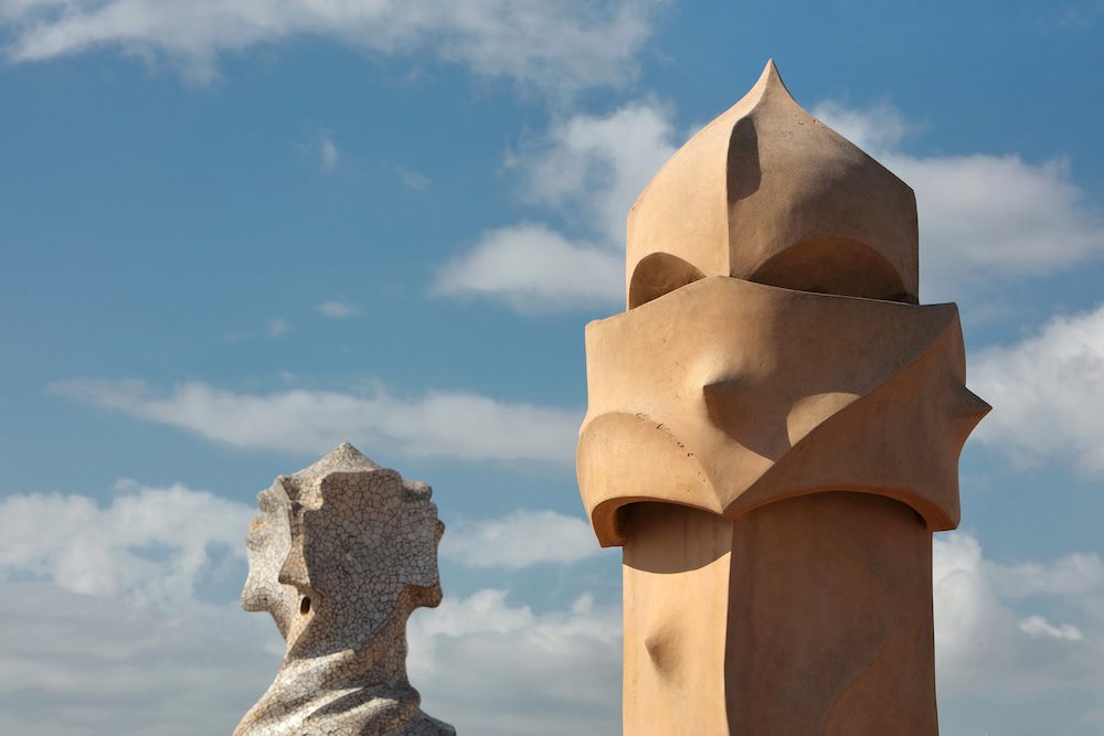 MC18192 – Camini sul tetto, La Pedrera, Barcellona, Spagna 