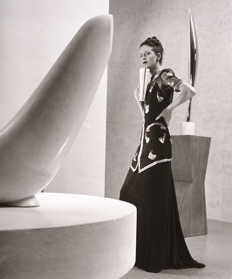 CC00208 - Model with Brancusi sculpture, Schiaparelli's Tunic Dress, Museum of Modern Art. Photo by Louise  Dahl-Wolfe, 1938. © Louise Dahl-Wolfe © Center for Creative Photography, Arizona 