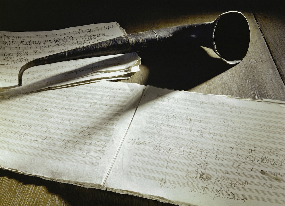 Y009071 - Il manoscritto della Terza Sinfonia di Ludwig van Beethoven, 'Eroica', e il suo apparecchio acustico, un cornetto acustico 